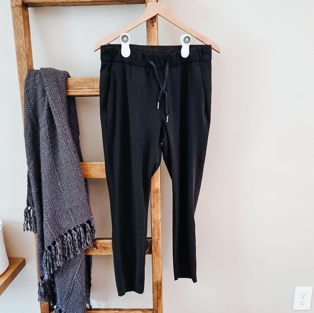 Lululemon On the Fly Pant Black 7/8 Like New (Size 8)